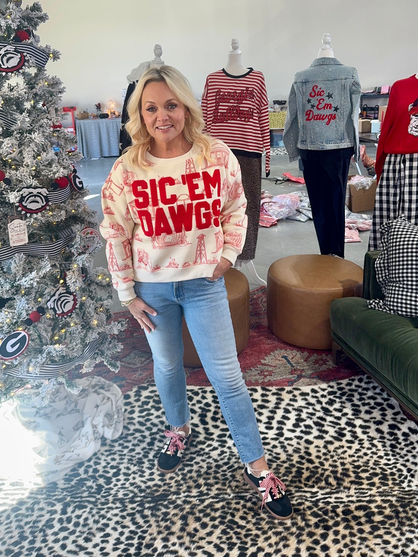 Toile sweatshirt licensed sic em