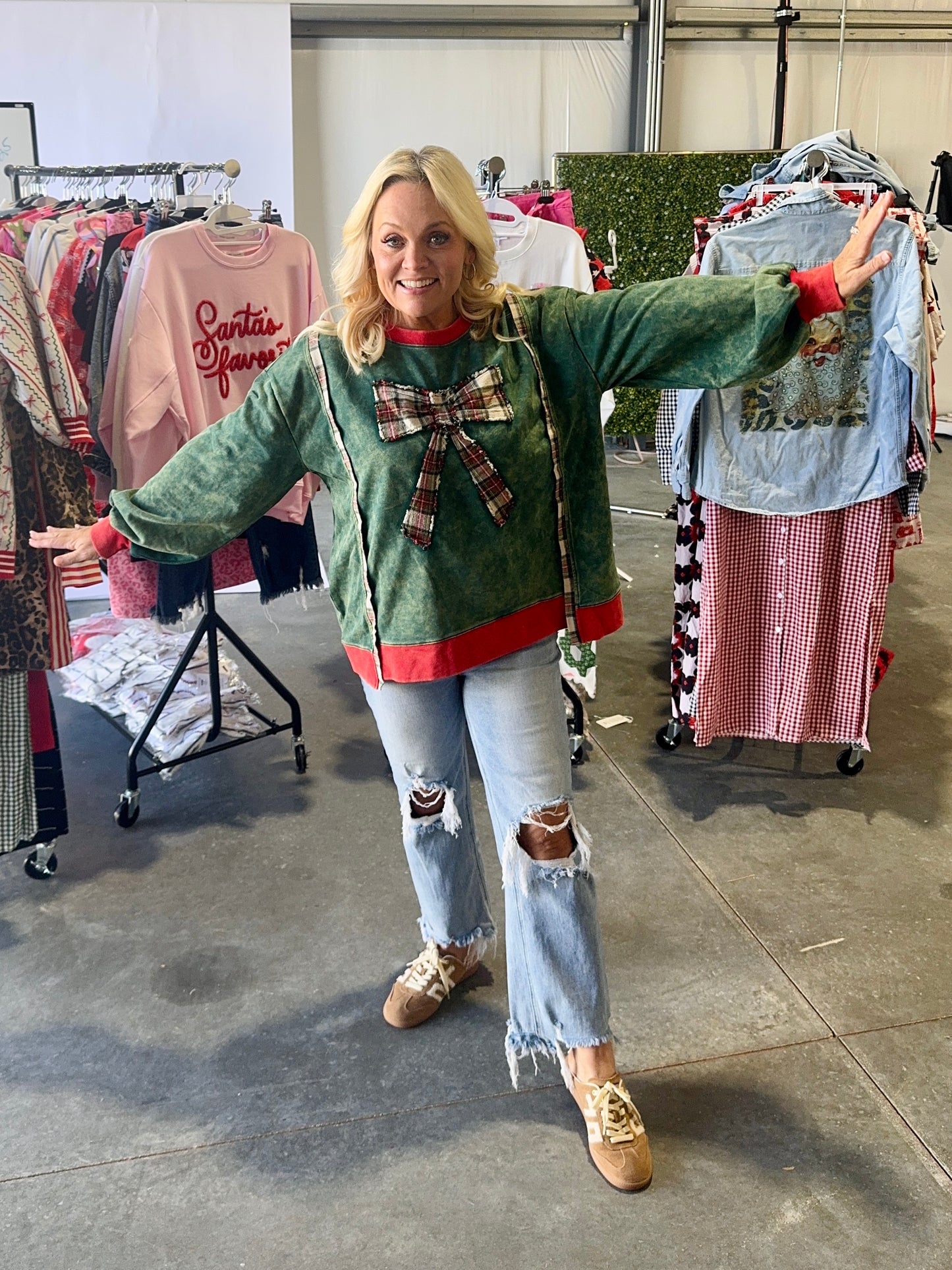 Oversized christmas bow pullover