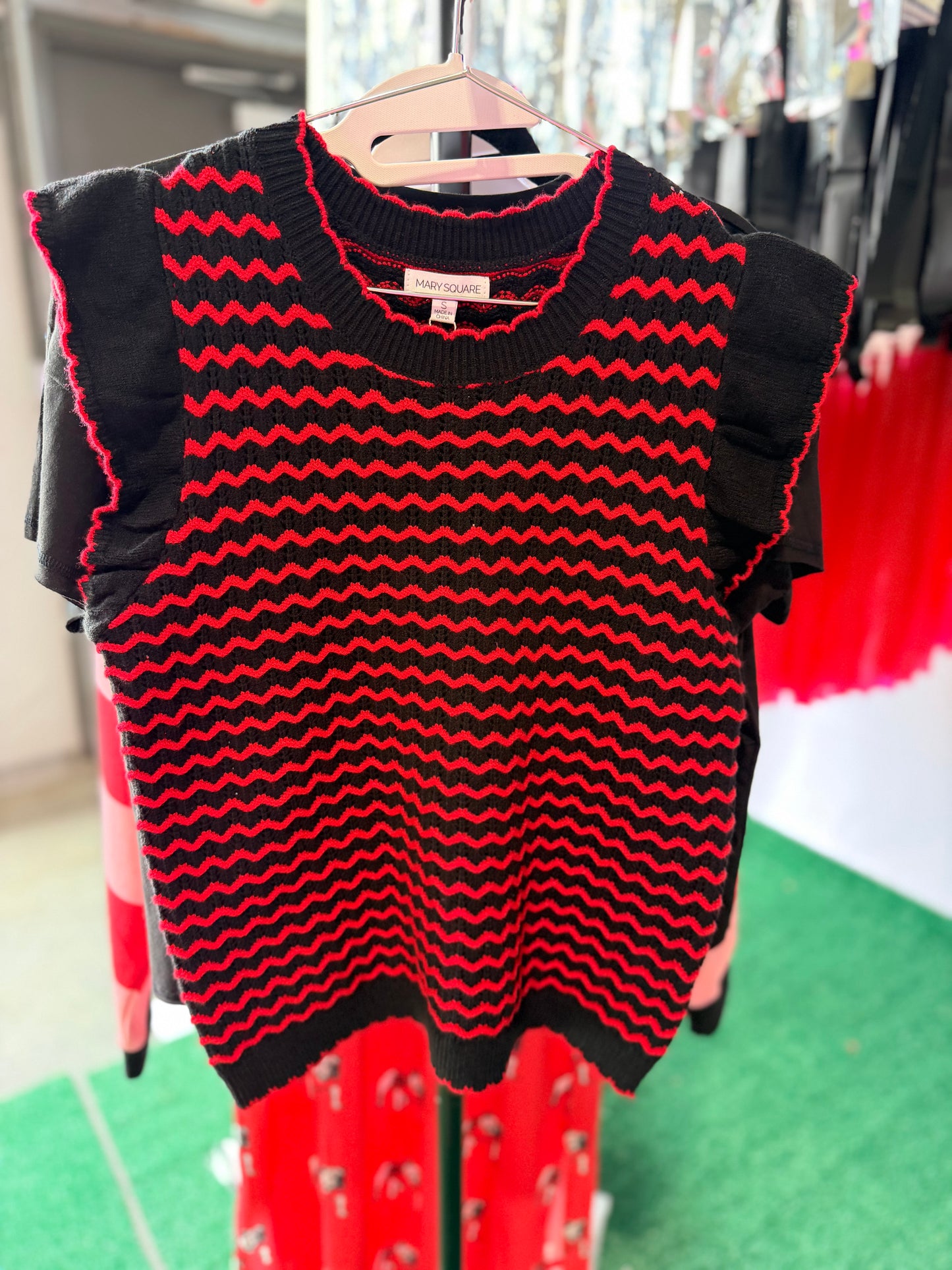 Knit flutter sleeve top black and red