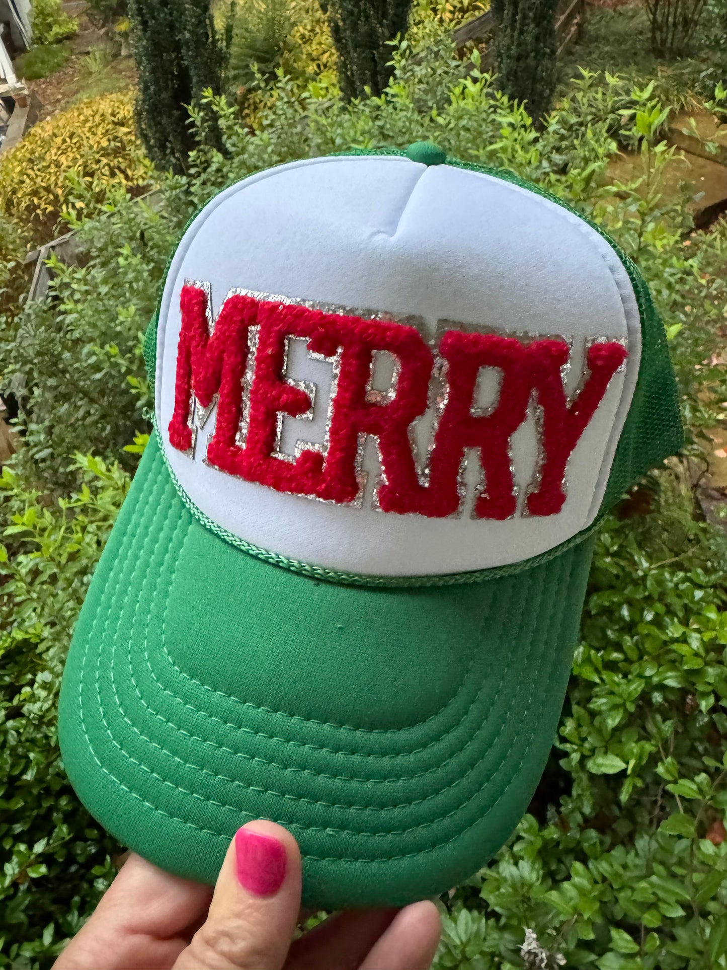 Christmas hat green and white with Merry patch ( trucker chain sold separately)