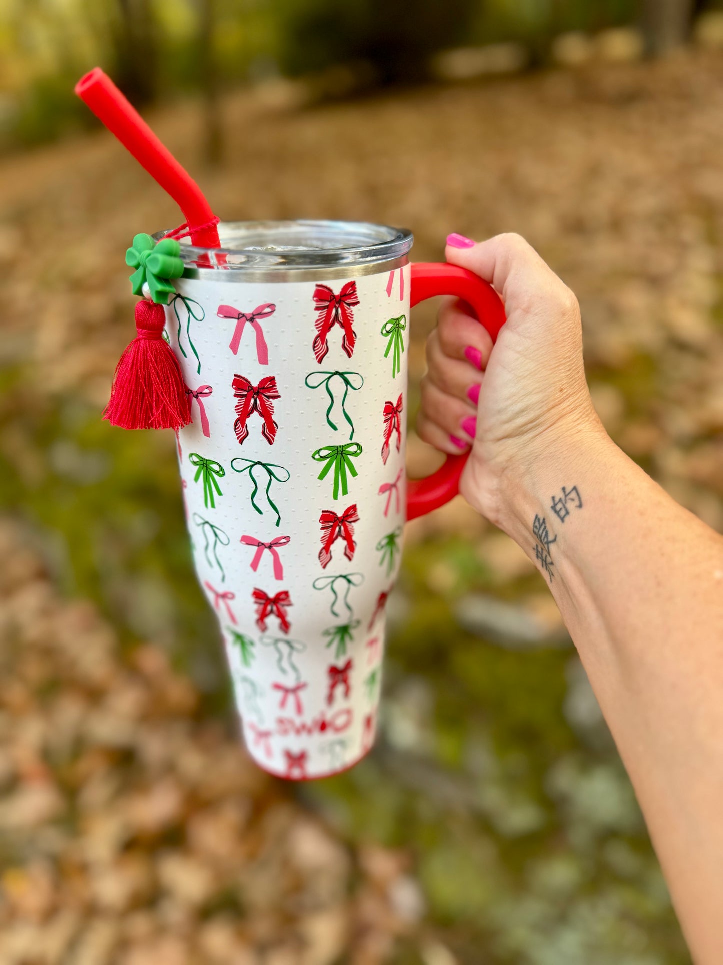 Swig mega mug 40 oz ribbons and bows Christmas