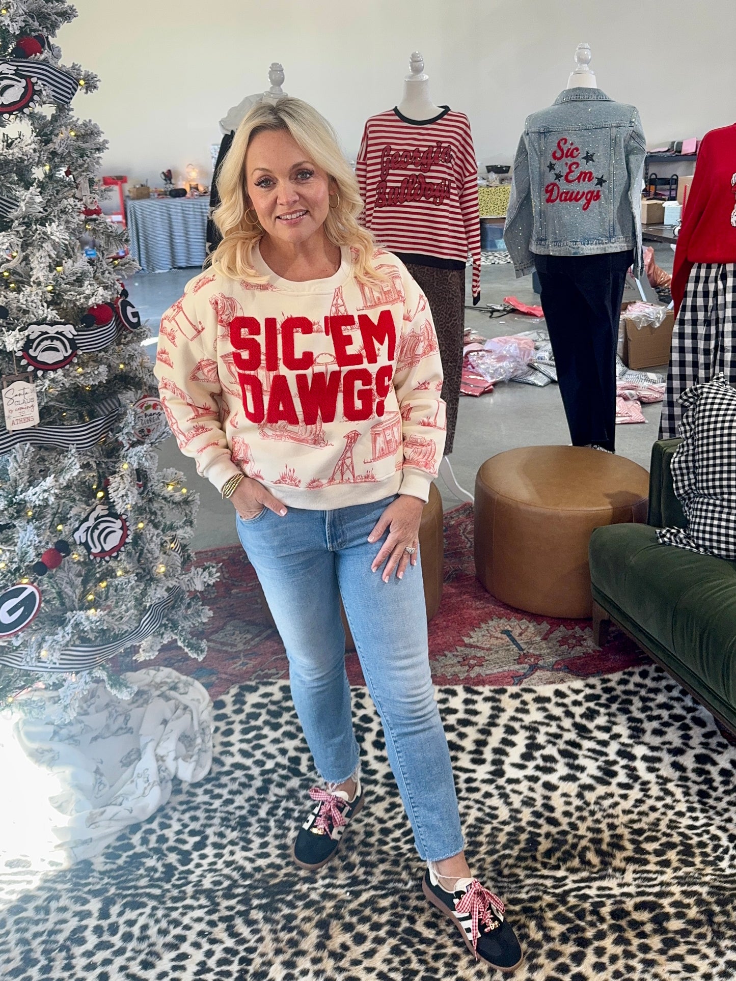 Toile sweatshirt licensed sic em