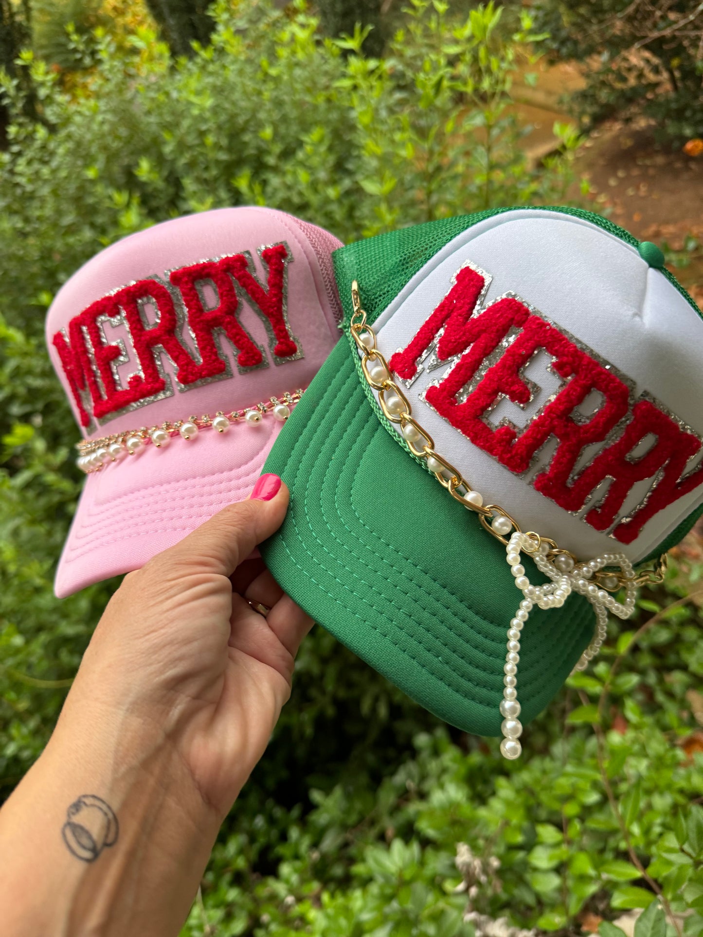 Christmas hat green and white with Merry patch ( trucker chain sold separately)