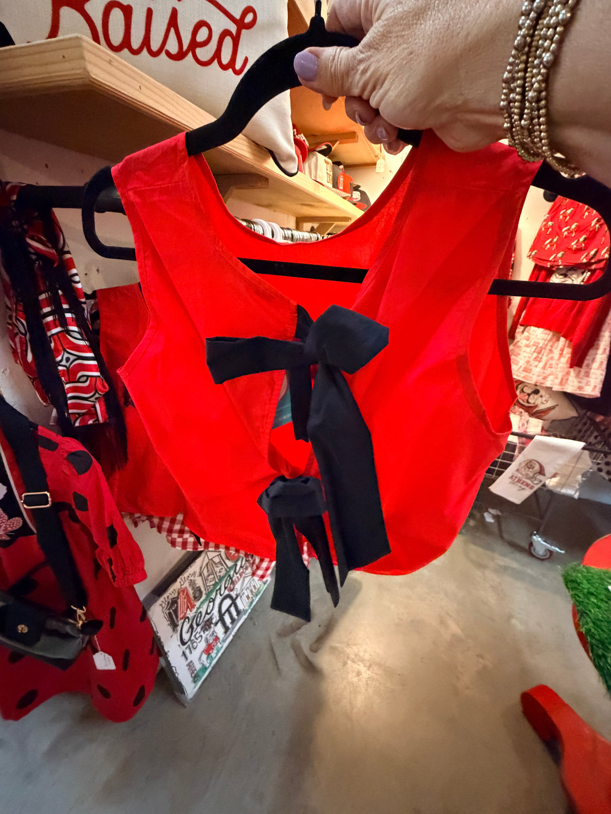Rope script tie back cropped tank with bows