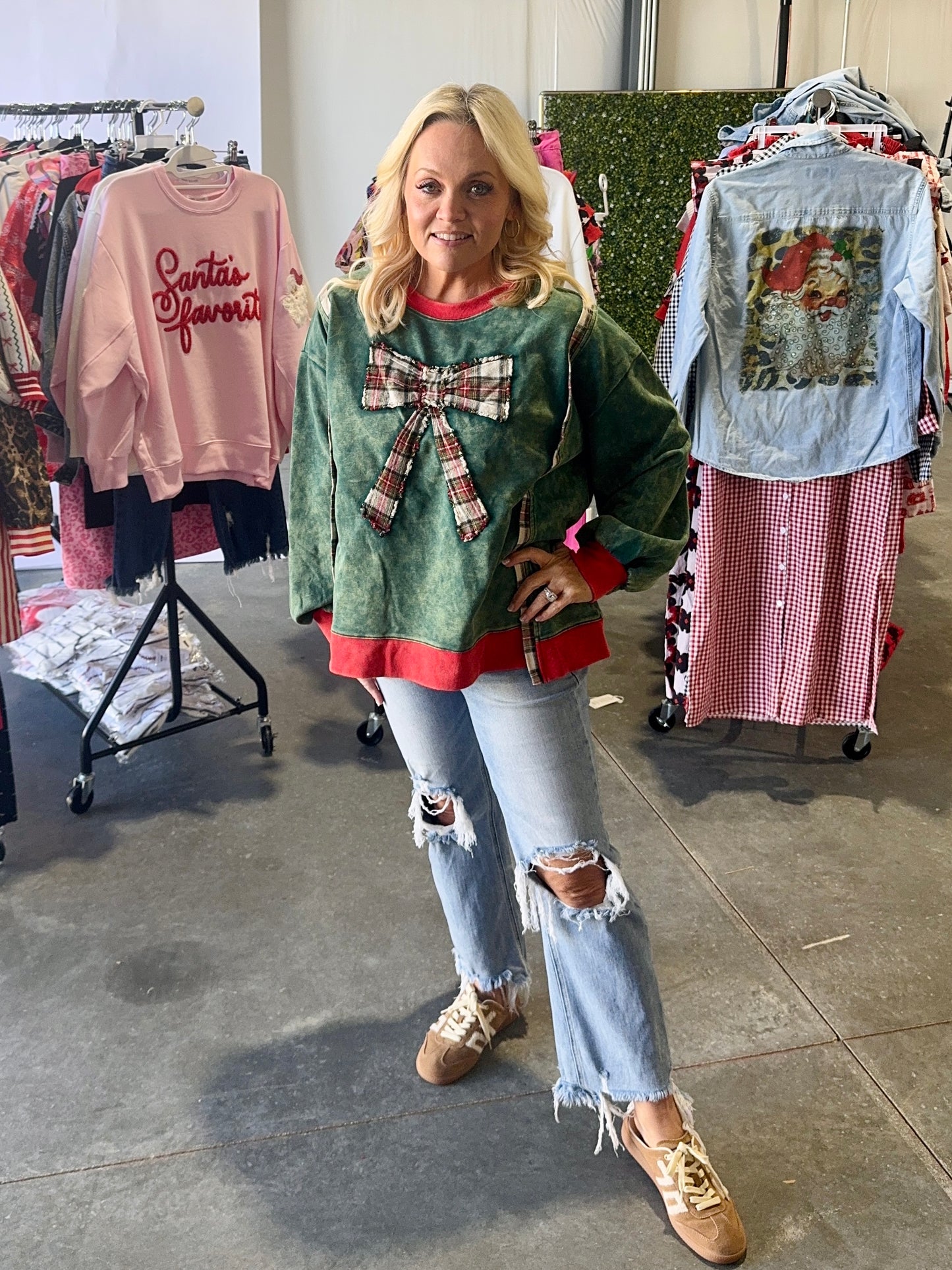 Oversized christmas bow pullover
