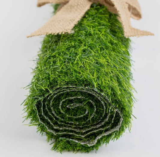 Grass table runner for tailgate and tablescapes for those football parties!!