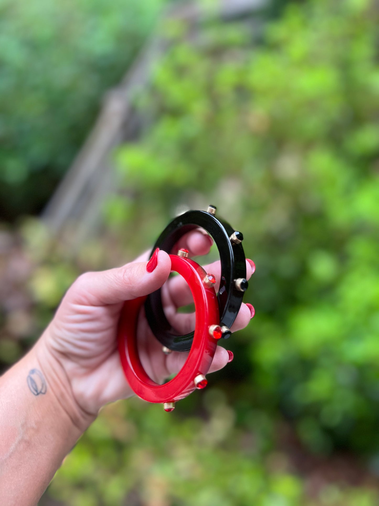 Resin bangle with rhinestones black