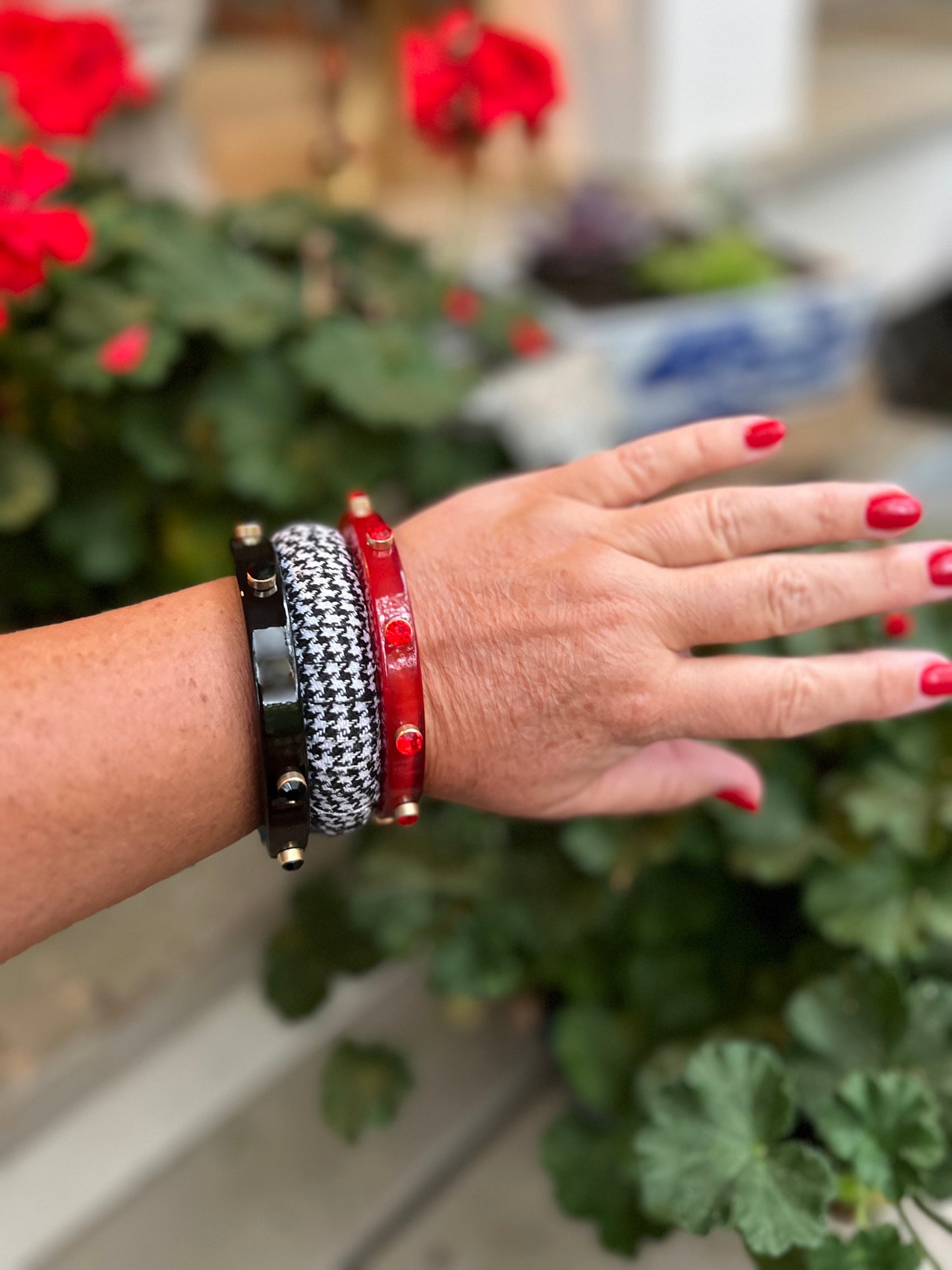 Houndstooth statement bangle black and white