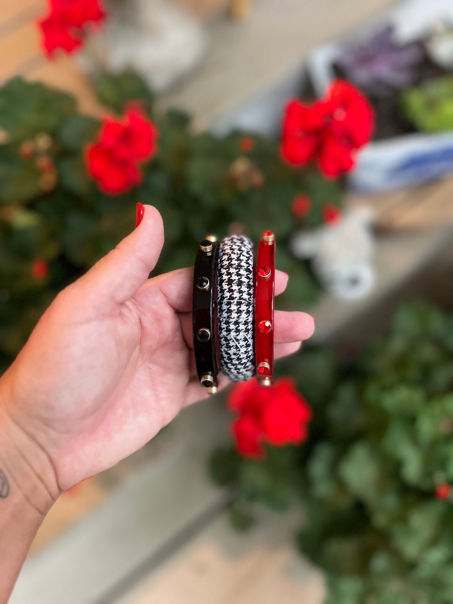 Resin bangle with rhinestones black