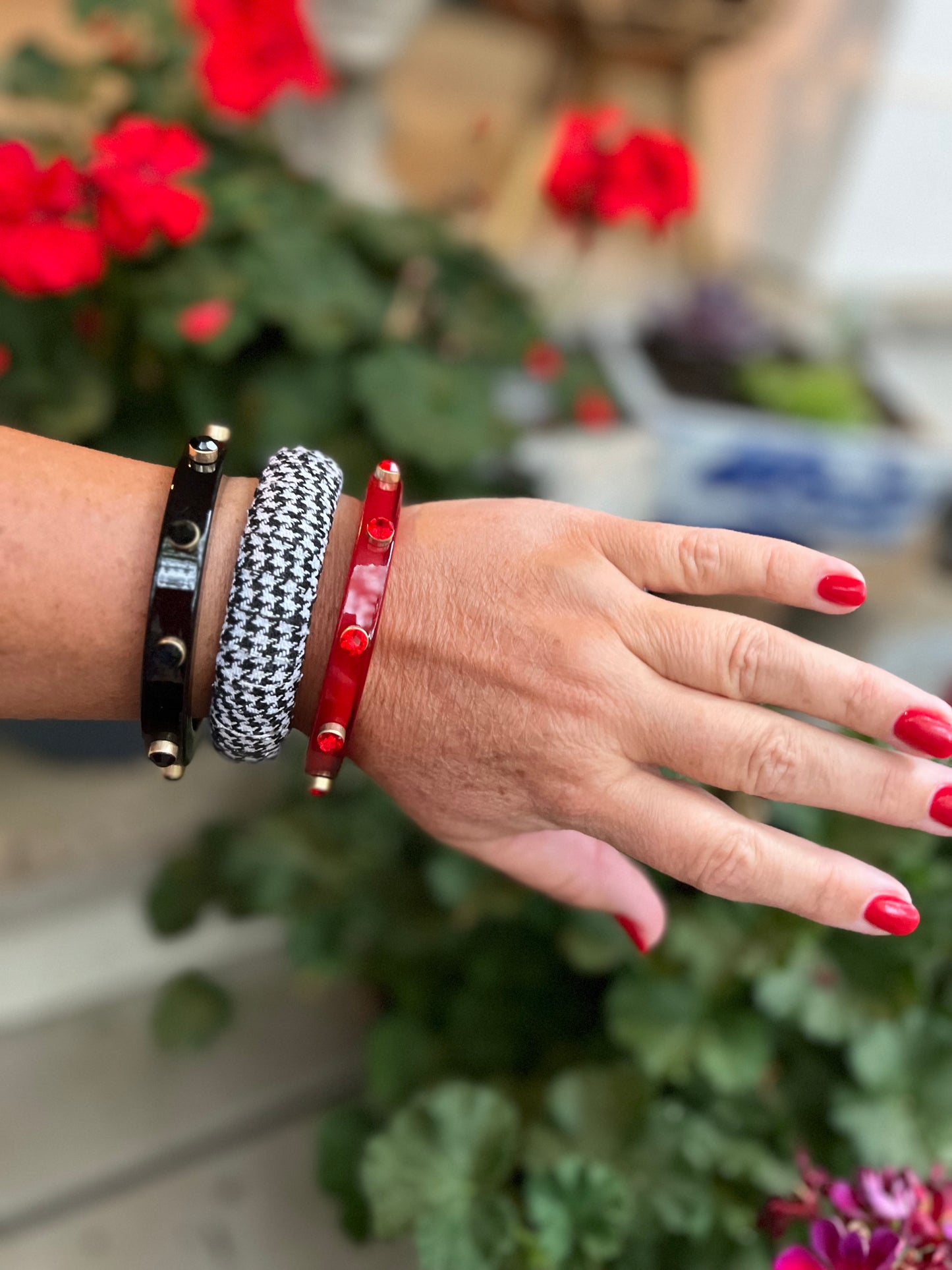 Houndstooth statement bangle black and white